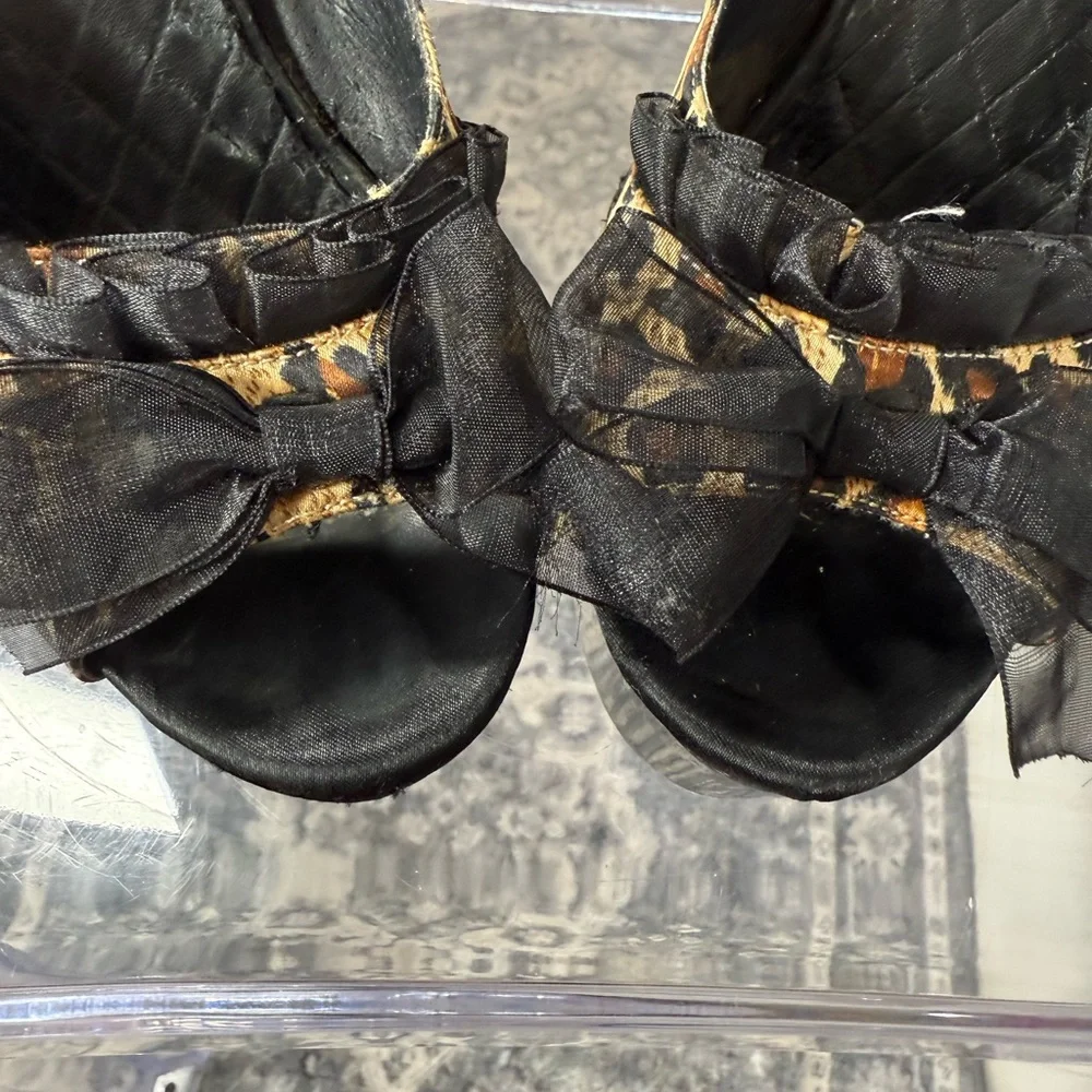 Elegant Leopard Print Stiletto Heels 👠 Foxy Lady Leopard 🐆 - Picture 5 of 9